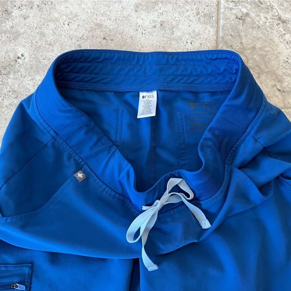 FIGS Zamora Jogger Scrub Pants in Royal Blue (PO#: 1812), size Medium Petite - Picture 8 of 11